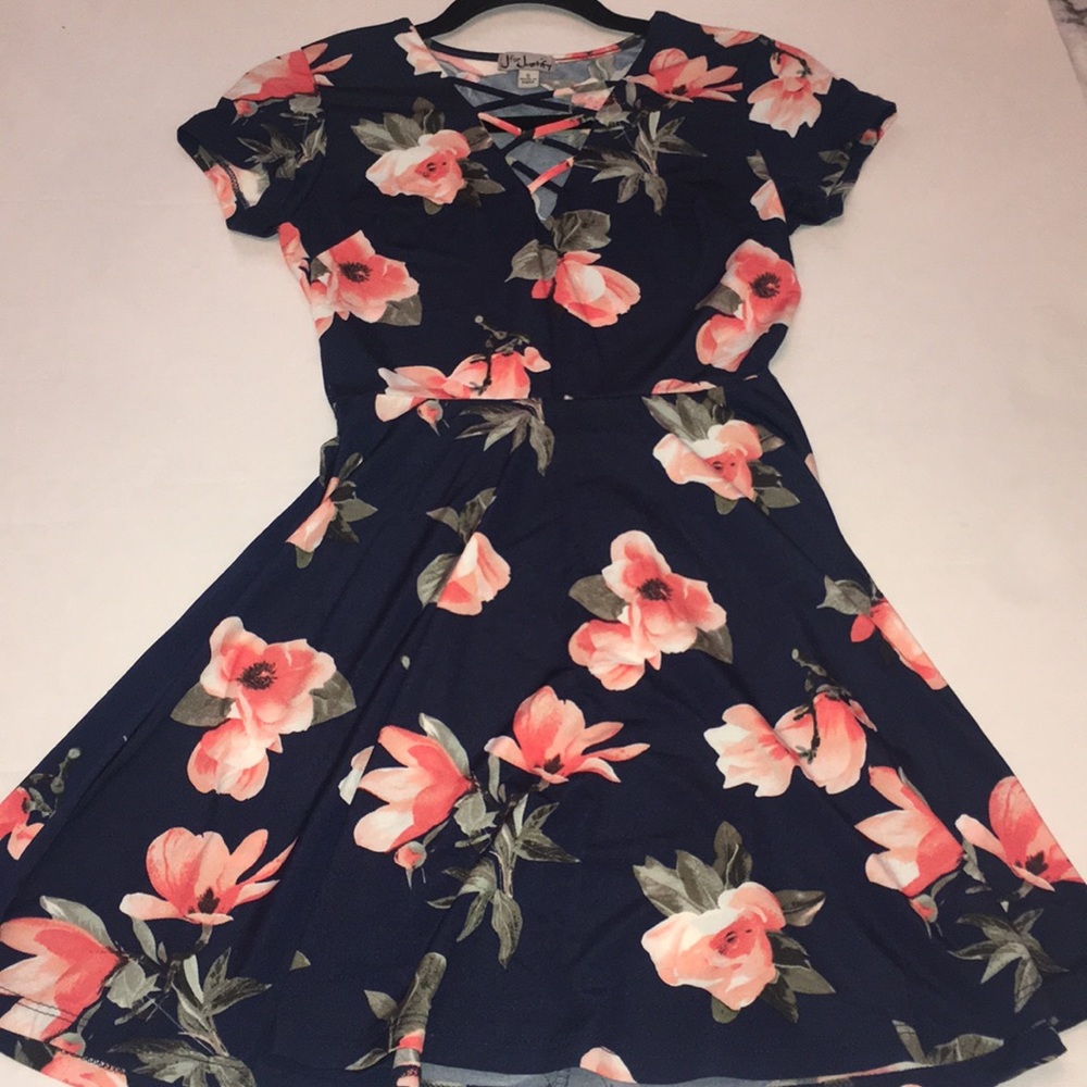 Adorable floral dress🌺